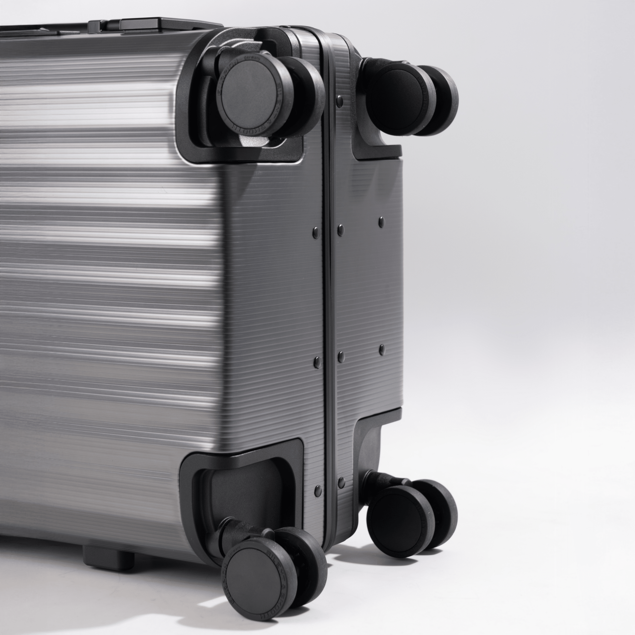 Alcantara Cabin Luggage - Space Grey - Alcanside