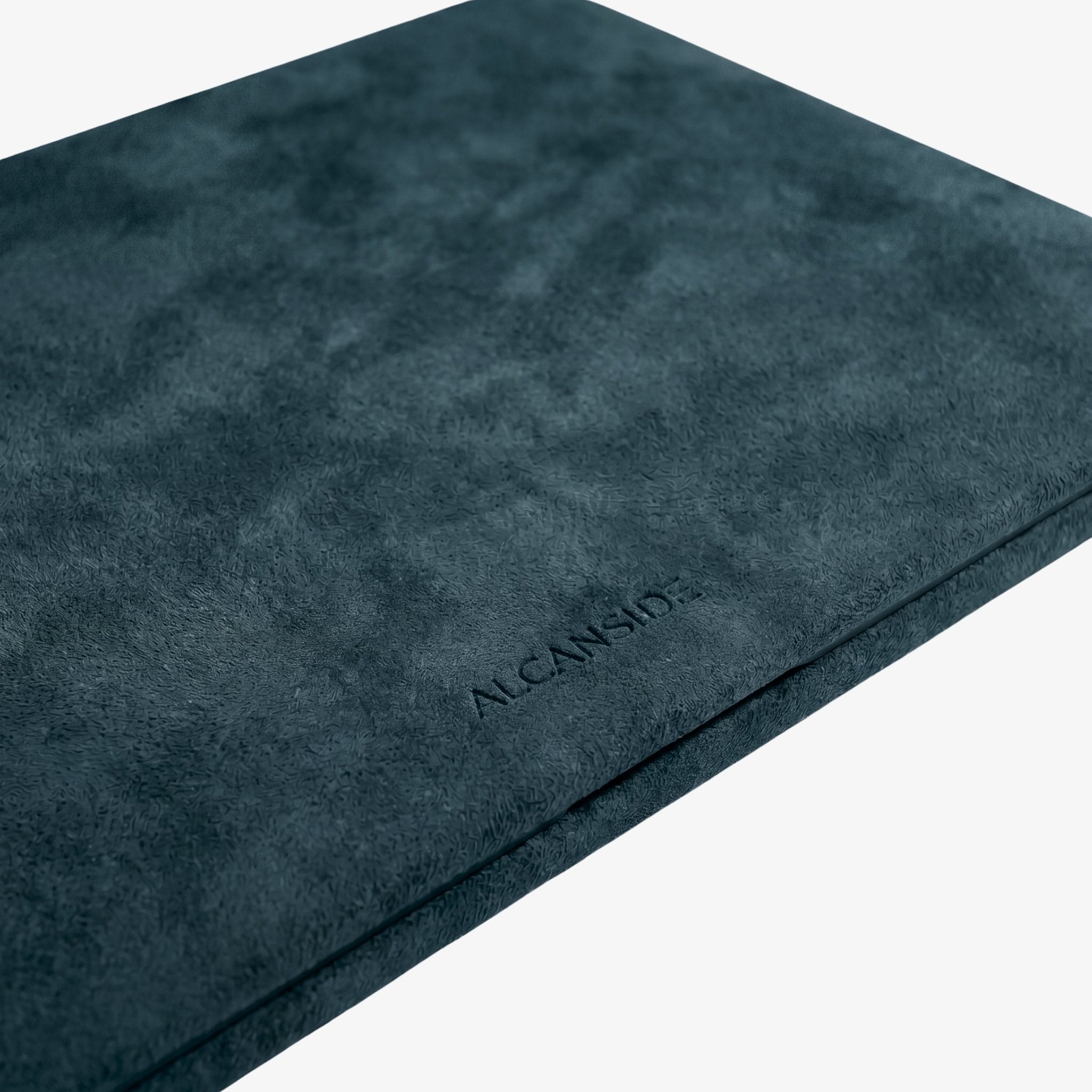 Alcantara MacBook Air Cover - For 13.6 inch (2022 M2 - 2025 M4) - Navy Blue - Alcanside