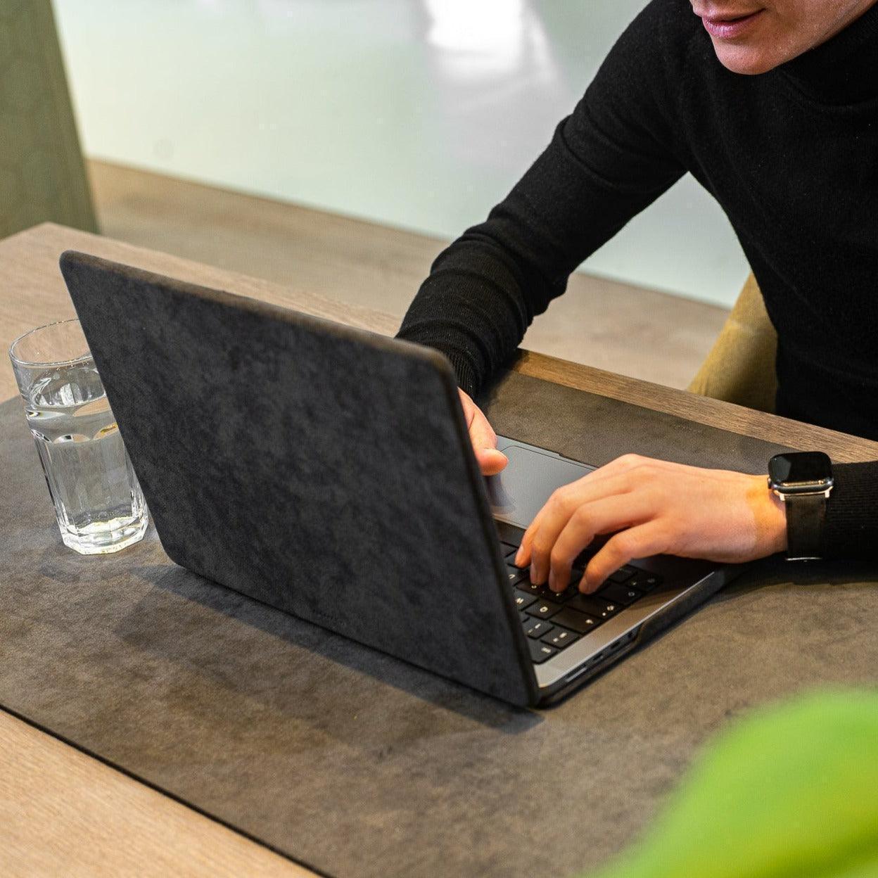 Alcantara MacBook Pro Cover - For 13 inch (2019 - 2022) - Space Grey - Alcanside