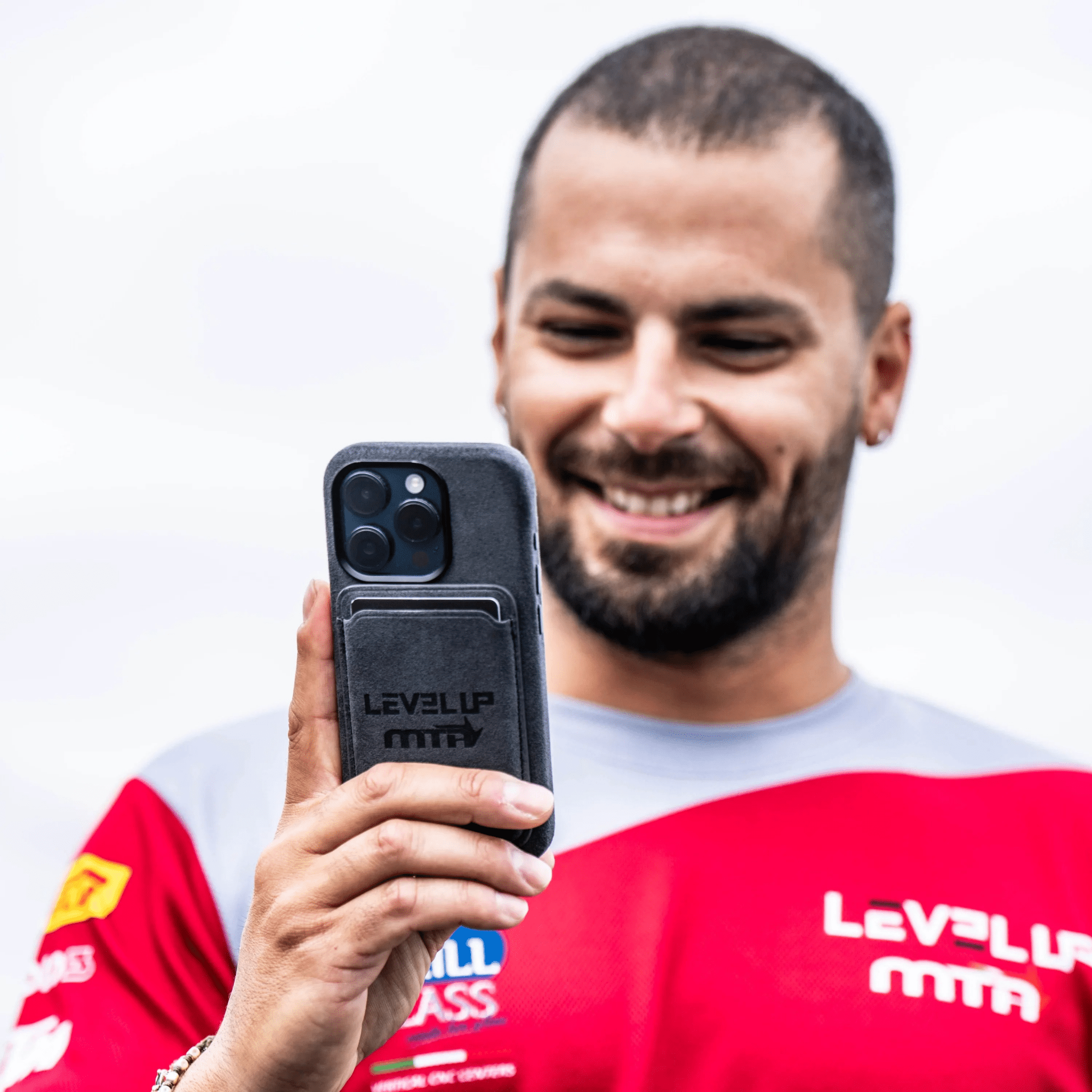 Alcantara MagSafe Wallet - LEVEL UP MTA - Space Grey - Alcanside